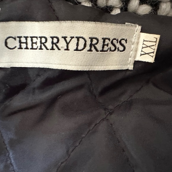 Contemporary coat light and very warm. Can be worn in winter - Picture 3 of 6